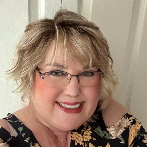 Meet your Posher, Jeff’s High Maintenance Girl, aka Betty Lynn - Picture 1 of 2